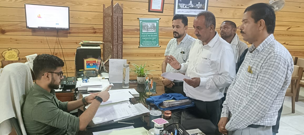 एनएच-07 पर जर्जर पुल और खतरनाक चौक बन रहे हादसों का कारण, कांग्रेस नेता ने एसडीएम के माध्यम से नितिन गडकरी को भेजा ज्ञापन